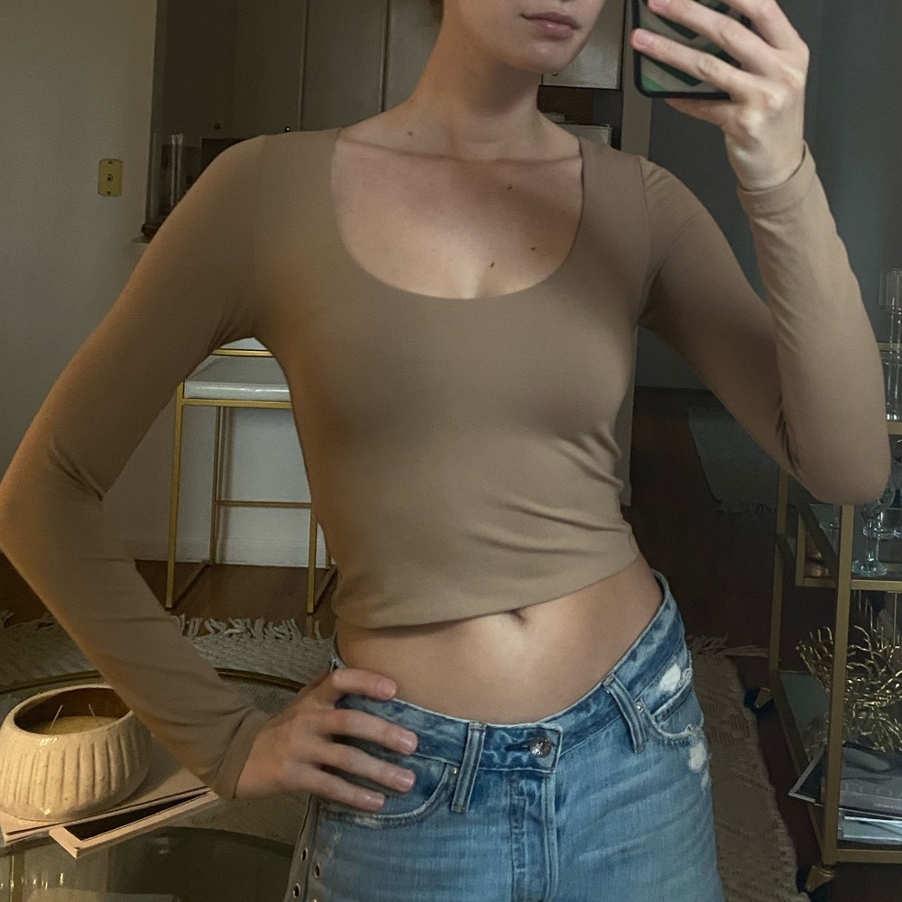 Babaton Contour Crew Cropped Longsleeve